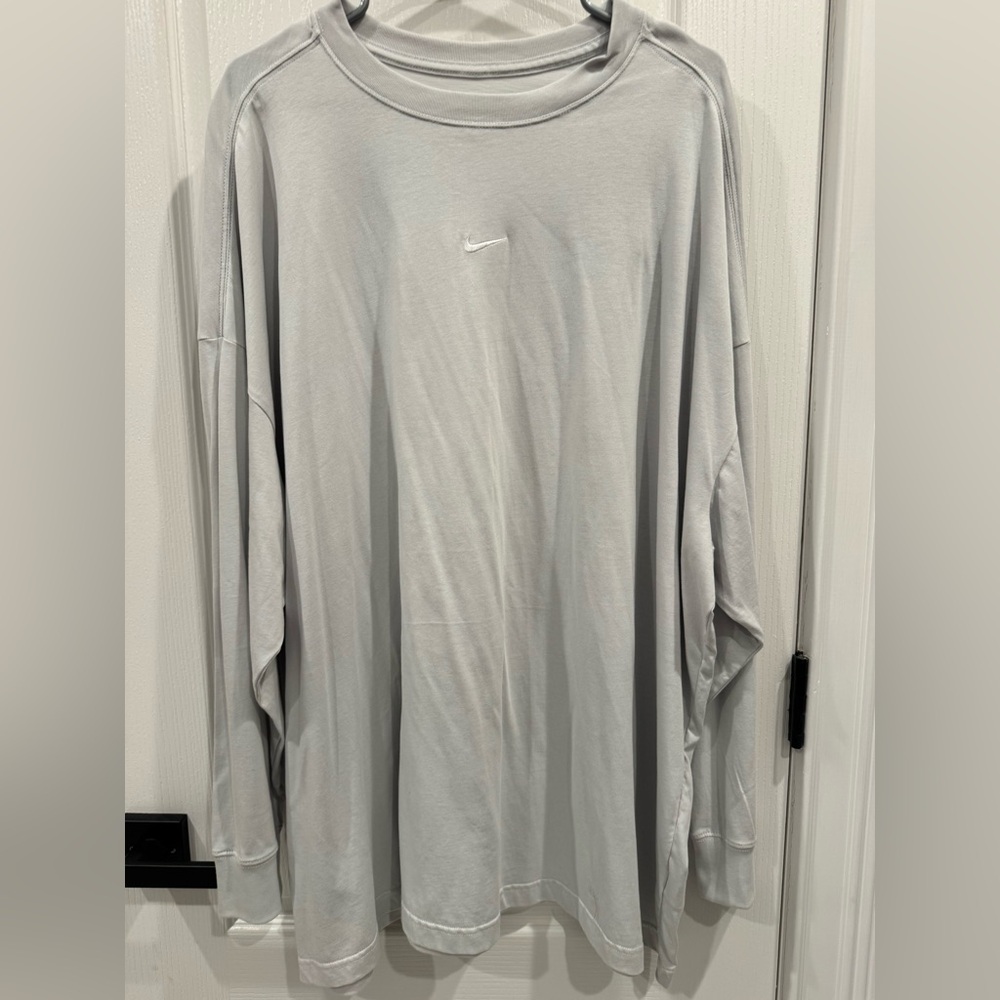 Nike Womens Light Gray Long Sleeve Tee